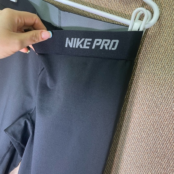 Nike Pro 🖤Womens Black Dri-Fit Capri, size Small
Excellent used condition 🖤 - Picture 2 of 6